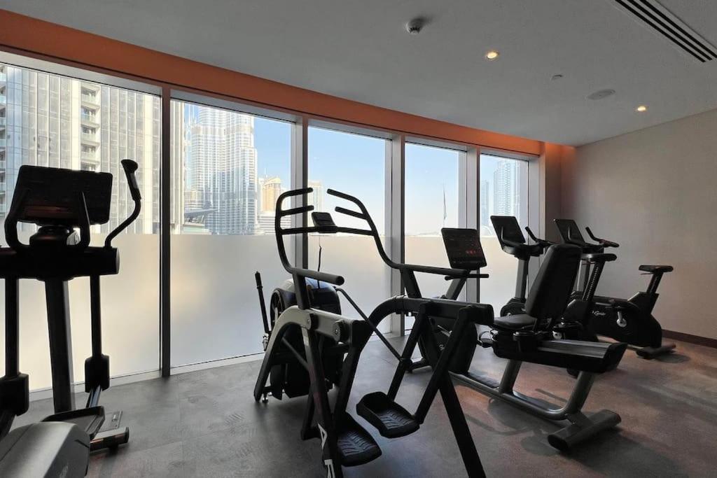 52nd Floor Unique 1 Bedroom Apartment *