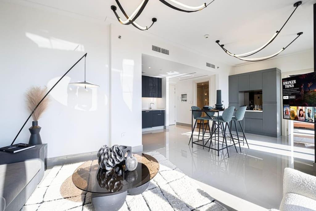 52nd Floor Unique 1 Bedroom