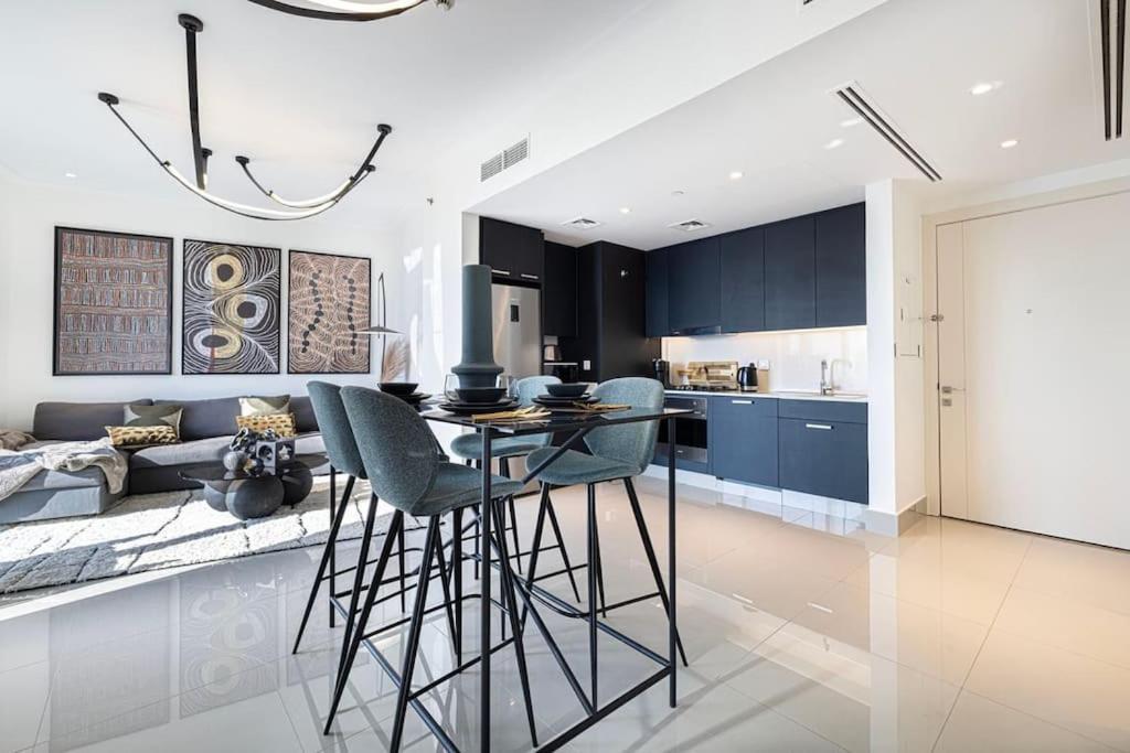 52nd Floor Unique 1 Bedroom Apartment *